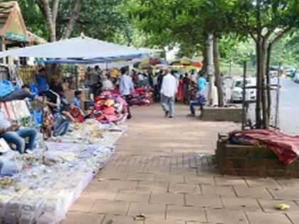 Lockdown on street vendors | पथविक्रेत्यांना टाळेबंदीचा फटका