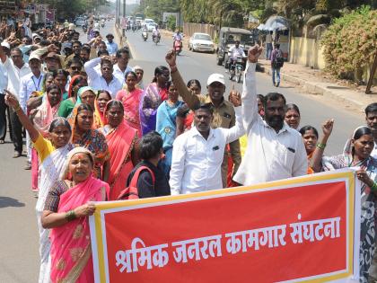 Front of Zilla Parishad of Gram Panchayat employees | ग्रामपंचायत कर्मचाऱ्यांचा जिल्हा परिषदेवर मोर्चा