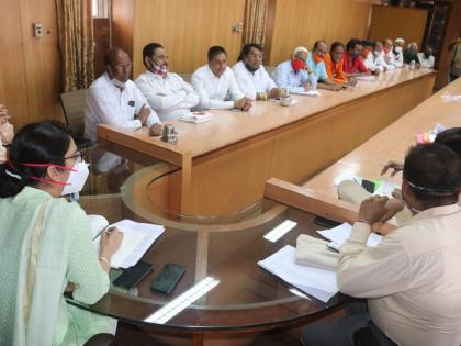 Municipal Corporation: Traffic regulation meeting is tumultuous, but there is no solution | महापालिका : वाहतूक नियमनाच्या बैठकीत खडाजंगी, पण तोडगा नाही