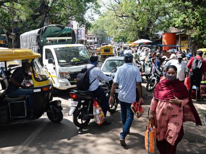 Crowded in the morning, just bustling in the afternoon | corona virus In kolhapur : सकाळी गर्दी, दुपारनंतर केवळ वर्दळ