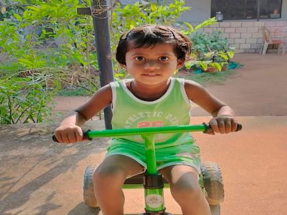 Seven-year old Ovi Sagar Pujari from Hatkanangale who was diagnosed with the rare disease SSPE finally passed away | Kolhapur: चिमुकलीला वाचविण्याची बापाची शर्थ अखेर व्यर्थ, दुर्मीळ आजाराने ओवी'ची एक्झिट Seven-year old Ovi Sagar Pujari from Hatkanangale who was diagnosed with the rare disease SSPE finally passed away | Kolhapur: चिमुकलीला वाचविण्याची बापाची शर्थ अखेर व्यर्थ, दुर्मीळ आजाराने ओवी'ची एक्झिट