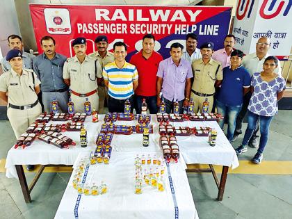 127 bottles of liquor were seized | दारूच्या १२७ बॉटल्स जप्त