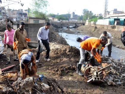 Cleanliness expedition: Dumper pickup, plantation in the drainage area | स्वच्छता मोहिमेत ४५ डंपर कचरा उचल, नाल्याच्या परिसरात वृक्षारोपण