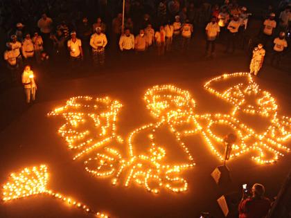 Greetings to the martyrs, salute to the Kovid warriors, lighting of tributes | शहिदांना अभिवादन, कोविड योद्ध्यांना सलाम,श्रद्धादीपांचे प्रज्वलन