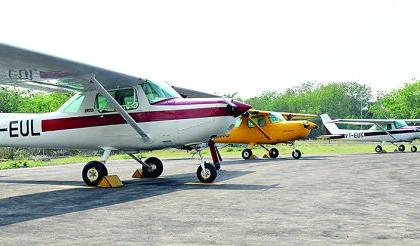 Newly equipped three flights of Nagpur Flying Club | नागपूर फ्लाइंग क्लबची तीन विमाने उड्डाणासाठी नव्याने सज्ज 