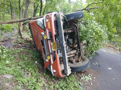 Truck accident in Gadchiroli; Two died | गडचिरोलीत ट्रक अनियंत्रित होऊन अपघात; दोन ठार