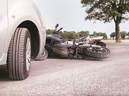 The truck hit the bike. The woman was killed on the spot | ट्रकची दुचाकीला धडक. महिला जागीच ठार