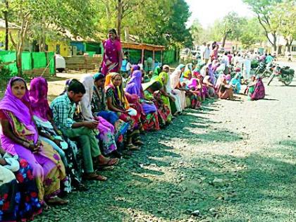 Harodolias have been running on Pt | हरदोलीवासी पं.स.वर पायी गेले चालत