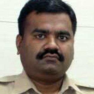 14 police personnel including Vaibhav Kaluberme, Dinesh Aher get 'rewards' | वैभव कलुबर्मे, दिनेश आहेरसह १४ पोलीस कर्मचा-यांना ‘रिवॉर्ड’