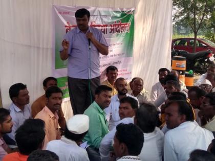 Movement on Beed District Agricultural Office | बीड जिल्हा कृषी कार्यालयावर आंदोलन