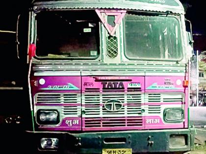 A woman who was visiting her sick parents was killed in a truck crash | आजारी आई-वडिलांच्या भेटीला आलेली महिला ट्रकच्या धडकेत ठार