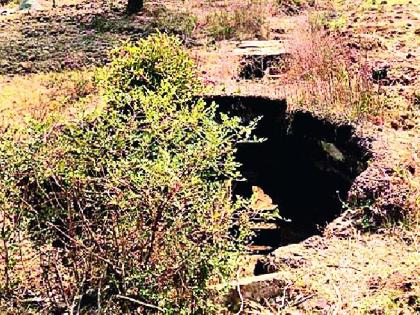 Due to construction, the danger of the existence of the ancient well is in danger | बांधकामामुळे पुरातन विहिरीचे अस्तित्व धोक्यात