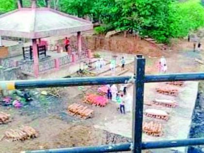 Now there is no space in the cemetery; Waiting for the funeral | आता स्मशानभूमीतही जागा मिळेना; अंत्यविधीसाठी प्रतीक्षा Now there is no space in the cemetery; Waiting for the funeral | आता स्मशानभूमीतही जागा मिळेना; अंत्यविधीसाठी प्रतीक्षा