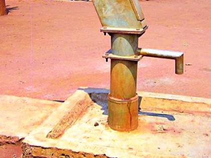 77 handpumps are damaged in the district | जिल्ह्यातील ७७ हातपंप नादुरुस्त