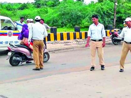 Improve traffic to the city before helmet is compelled | हेल्मेट सक्तीपूर्वी शहरातील वाहतूक सुधारा