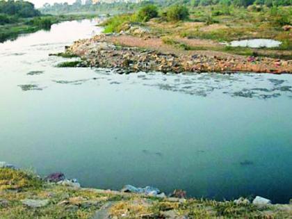 Desert waste again in rivers | नद्यांमध्ये पुन्हा उदासीनतेचा कचरा