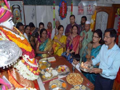 'Gan Gan Ganat Bote' is a day of hail! | ‘गण गण गणात बोते’चा दिवसभर जयघोष!