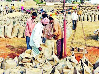 The problem of rice sales is serious due to the lack of purchasing power | खरेदी केंद्राअभावी धान विक्रीची समस्या गंभीर