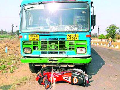 Bus and bike collision, police personnel injured | बस व दुचाकीची टक्कर, पोलीस जवान जखमी