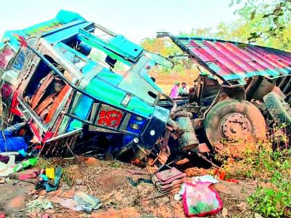 The driver of the overturned truck was released by the villagers after 12 hours | उलटलेल्या ट्रकमधील चालकाची १२ तासानंतर गावकऱ्यांनी केली सुटका