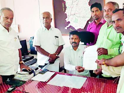 Pre-monsoon rains hit crops | अवकाळी पावसाचा धान पिकांना फटका Pre-monsoon rains hit crops | अवकाळी पावसाचा धान पिकांना फटका