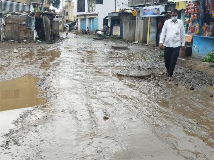 Roads in Wadalagaon are left to name a few! | वडाळागावातील रस्ते उरले नावापुरते!