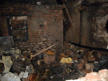 Two gas cylinders explosion; 1 killed, 1 injured | दोन गॅस सिलिंडरचा स्फोट; १ ठार, १ जखमी Two gas cylinders explosion; 1 killed, 1 injured | दोन गॅस सिलिंडरचा स्फोट; १ ठार, १ जखमी