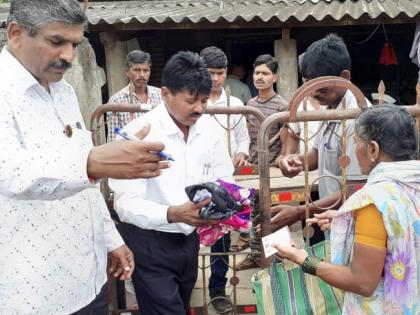 To help flood victims, visit villages and villages | पूरग्रस्तांच्या मदतीसाठी गावा-गावात मदत फेरी