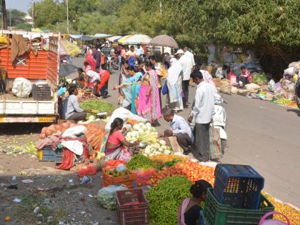 It sells only two and a half rupees of vegetables throughout the day | दिवसभरात विकतो फक्त अडीचशे रूपयांचाच भाजीपाला