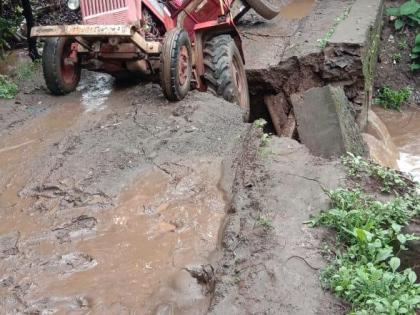 Rainfall collapses the pool in the Copperard mansion | पावसामुळे कोपर्डे हवेलीतील पूल कोसळला