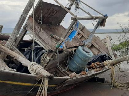 The Mahavikas Aghadi government cheated the fishermen affected by the cyclone | महाविकास आघाडी सरकारने निर्सग चक्रीवादळग्रस्त मच्छिमारांची फसवणूक केली