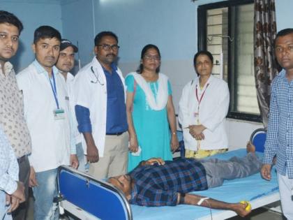 42 donated blood in Navapur | नवापुरात 42 जणांनी केले रक्तदान 42 donated blood in Navapur | नवापुरात 42 जणांनी केले रक्तदान