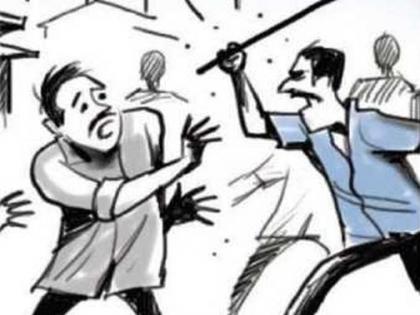 The elderly man was stabbed to death in a scuffle | घोटाणे येथे वृद्धास कुºहाडीच्या दांड्याने मारहाण