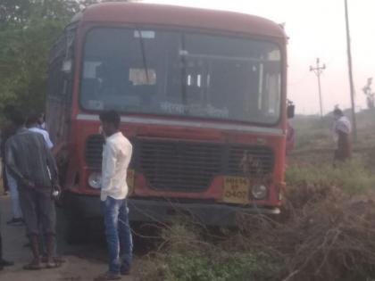 Two-wheeler injured in bus collision | बसच्या धडकेत दुचाकीस्वार जखमी