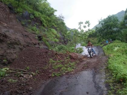 Increase in the incidence of landslides in Chandsali Ghat | चांदसैली घाटात दरड कोसळल्याच्या घटनांमध्ये वाढ Increase in the incidence of landslides in Chandsali Ghat | चांदसैली घाटात दरड कोसळल्याच्या घटनांमध्ये वाढ