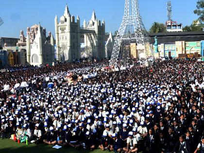 Thousands of students of 11 thousand students are awakened! | ११ हजार विद्यार्थ्यांच्या समूहगानाने राष्टभक्तीचा जागर !