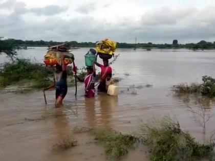 Parbhani: A night spent in Pura water | परभणी : पुराच्या पाण्यात काढली रात्र