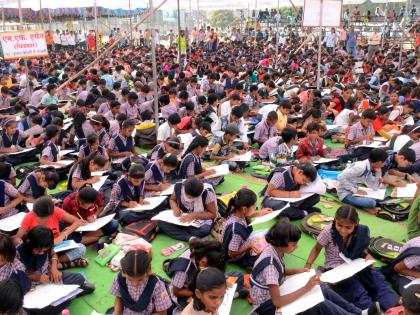 Parbhani: 4500 students participate in painting competition | परभणी :चित्रकला स्पर्धेत ४५०० विद्यार्थ्यांचा सहभाग