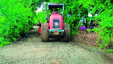 Pimpalgaon Khamb road work started | पिंपळगाव खांब रस्त्याचे काम सुरु