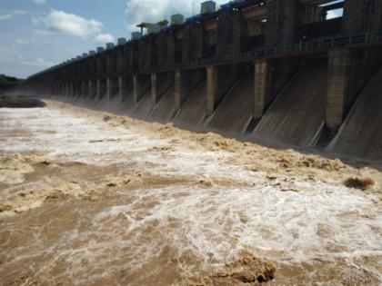 24 gates of Hatnur dam opened | हतनूर धरणाचे २४ दरवाजे उघडले