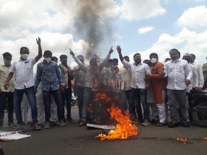 Agadomb in Satara against Gopichand Padalkar | गोपीचंद पडळकर यांच्या विरोधात साताऱ्यात आगडोंब