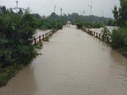 Flooding the river Sina; Four-hour traffic jam on city-welfare route | सीना नदीला पूर; नगर-कल्याण मार्गावर चार तास वाहतूक ठप्प