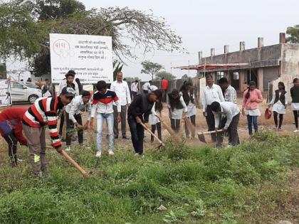 Start the college's labor-intensive camp to dry up | सुकेणे महाविद्यालयाच्या श्रमसंस्कार शिबिरास प्रारंभ