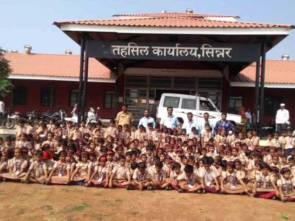  Sinnar students learn police work! | सिन्नरच्या विद्यार्थ्यांनी जाणून घेतले पोलीस दादांचे काम!