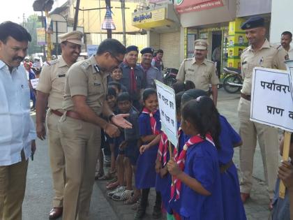 nashik,the,student,made,national,flag,public,awareness | विद्यार्थ्यांनी केली राष्ट्रध्वज जनजागृती