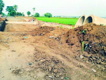 The Hing-Hinganghat route is deadly | हिंगणा-हिंगणघाट मार्ग जीवघेणा The Hing-Hinganghat route is deadly | हिंगणा-हिंगणघाट मार्ग जीवघेणा