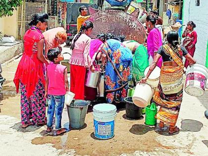 The fate of the poor in the twin cities is in the water ..! | जुळ्या शहरातील गरिबांच्या नशिबी पानी पानी रे..!