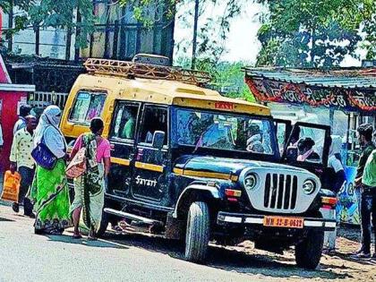 Shocking; Pushback in the crowd of private jeeps, girls helpless for exams | धक्कादायक; खासगी जीपच्या गर्दीत धक्काबुक्की, परीक्षेसाठी मुली हतबल