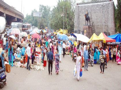  Consumers have a great time to shop on the eve of Lakshmipuja | लक्ष्मीपूजनाच्या पूर्वसंध्येला  खरेदीसाठी ग्राहकांचा महापूर