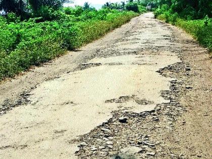 Routine road crossing | तरसाळी फाटा रस्त्याची चाळण